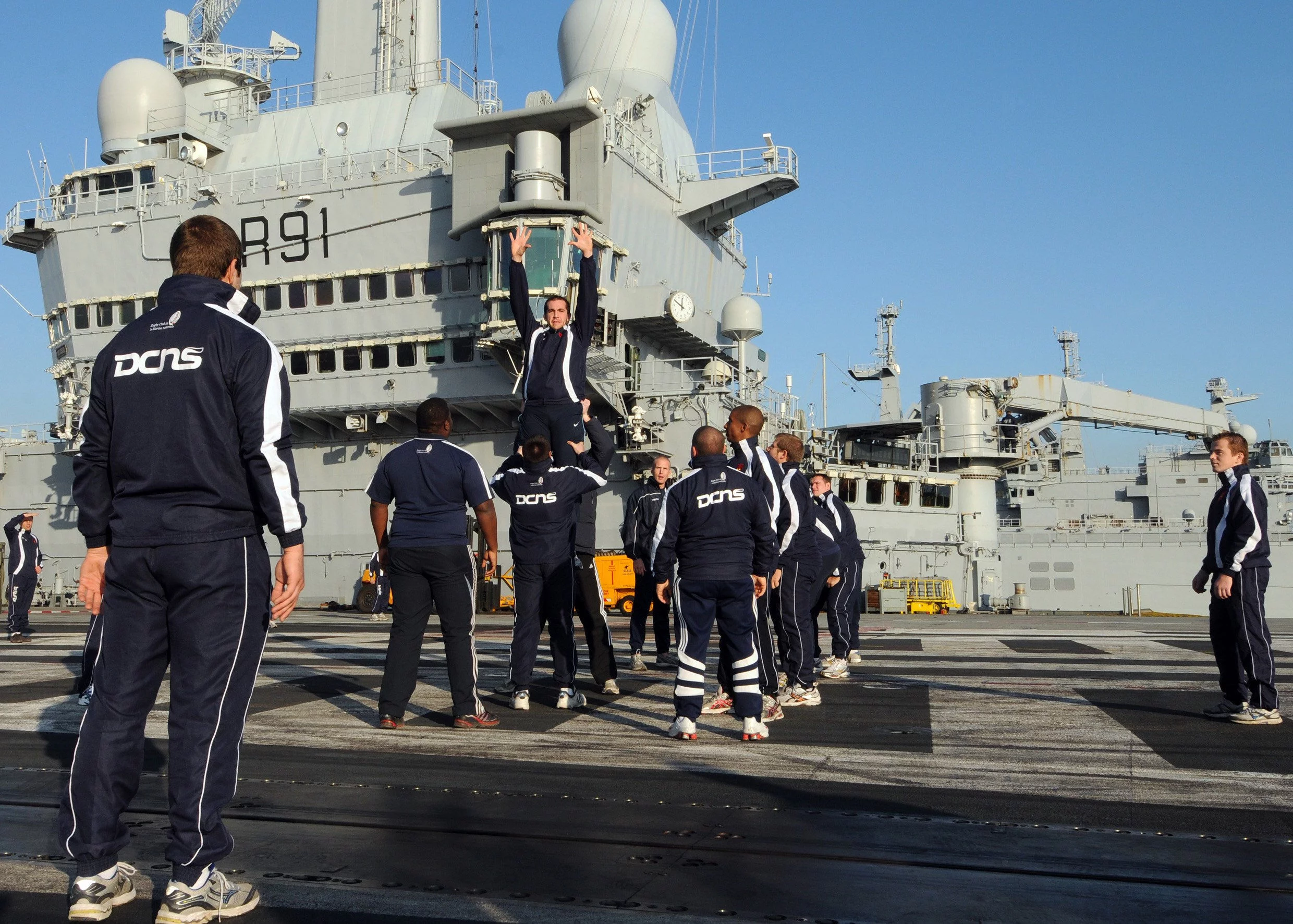 Le Rugby Club de la marine nationale sur le Charles de Gaulle