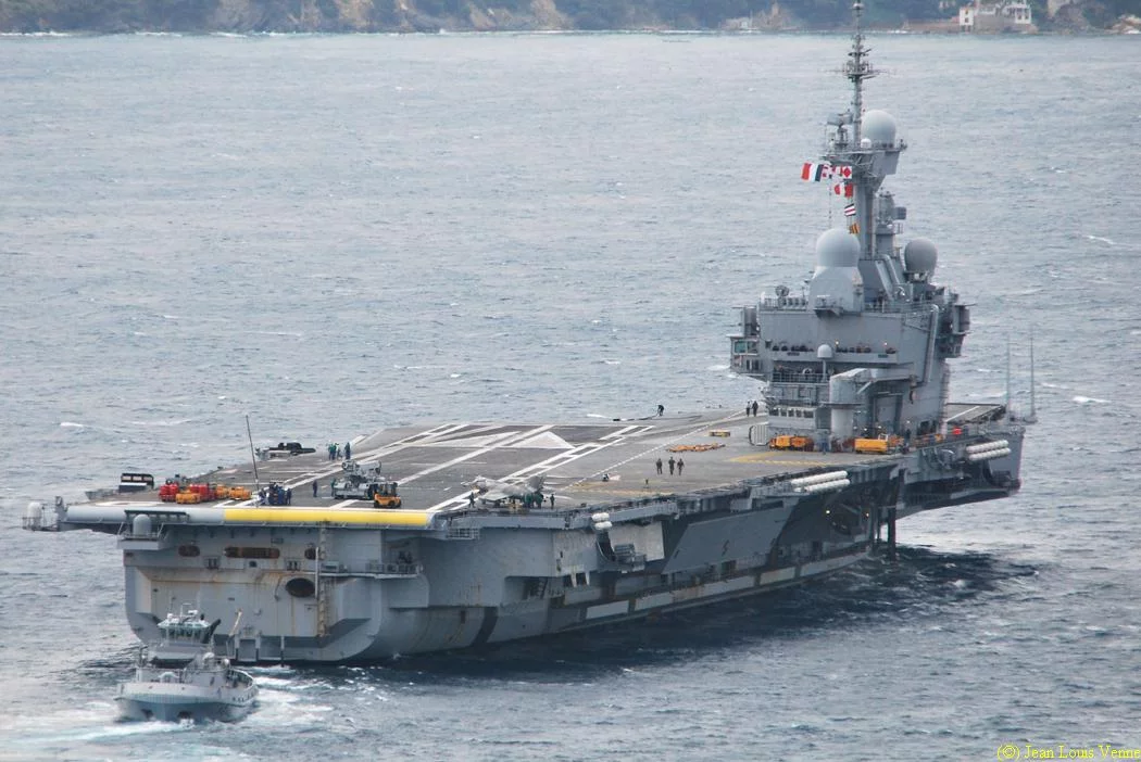 Le Charles de Gaulle en route pour l’océan Indien