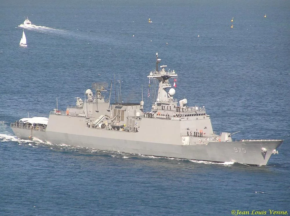 Le destroyer lance-missiles CHUNGMUGONG YI SUN SHI