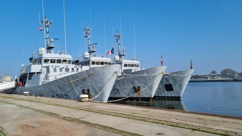 Trois bâtiments école en escale à Amsterdam