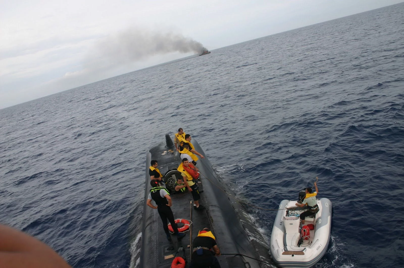 Un sous-marin turc porte assistance à 3 plaisanciers en détresse