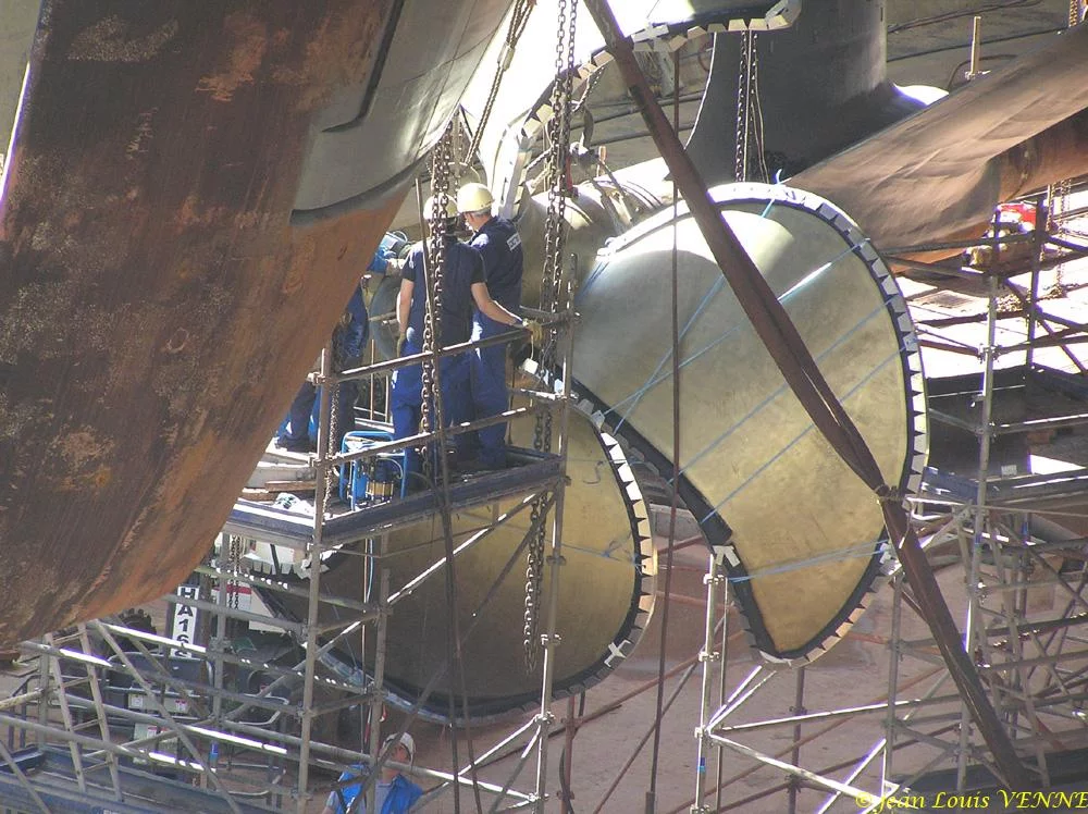 La première hélice du porte-avions