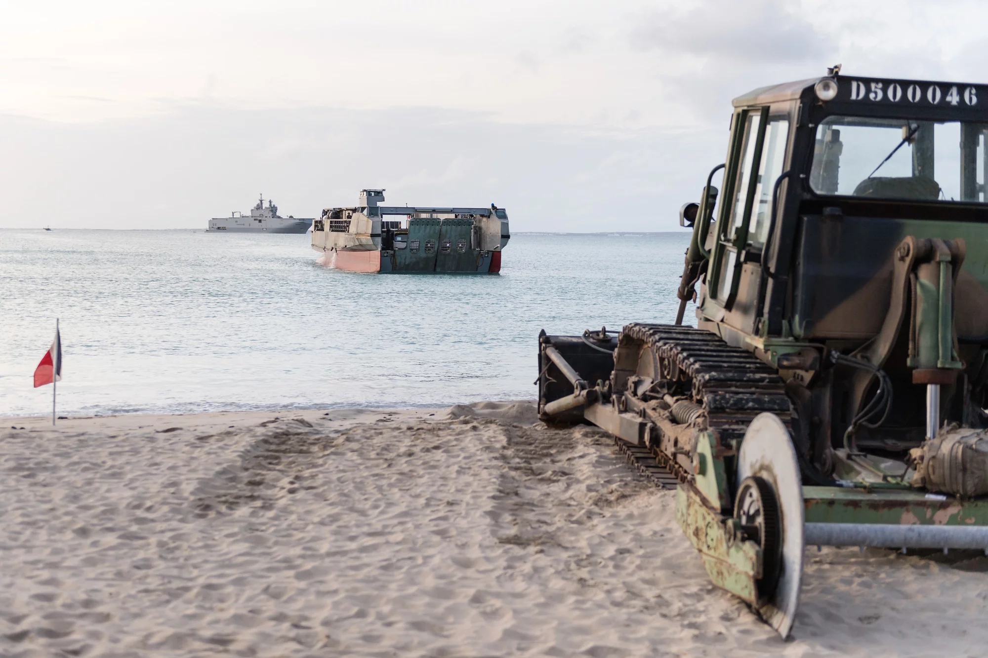 Débarquement de matériel sur les plages de St-Martin