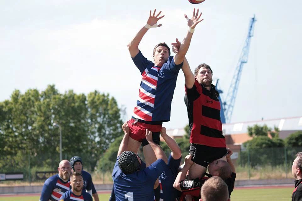 Rugby : rencontre entre un porte-avions français et un sous-marin anglais