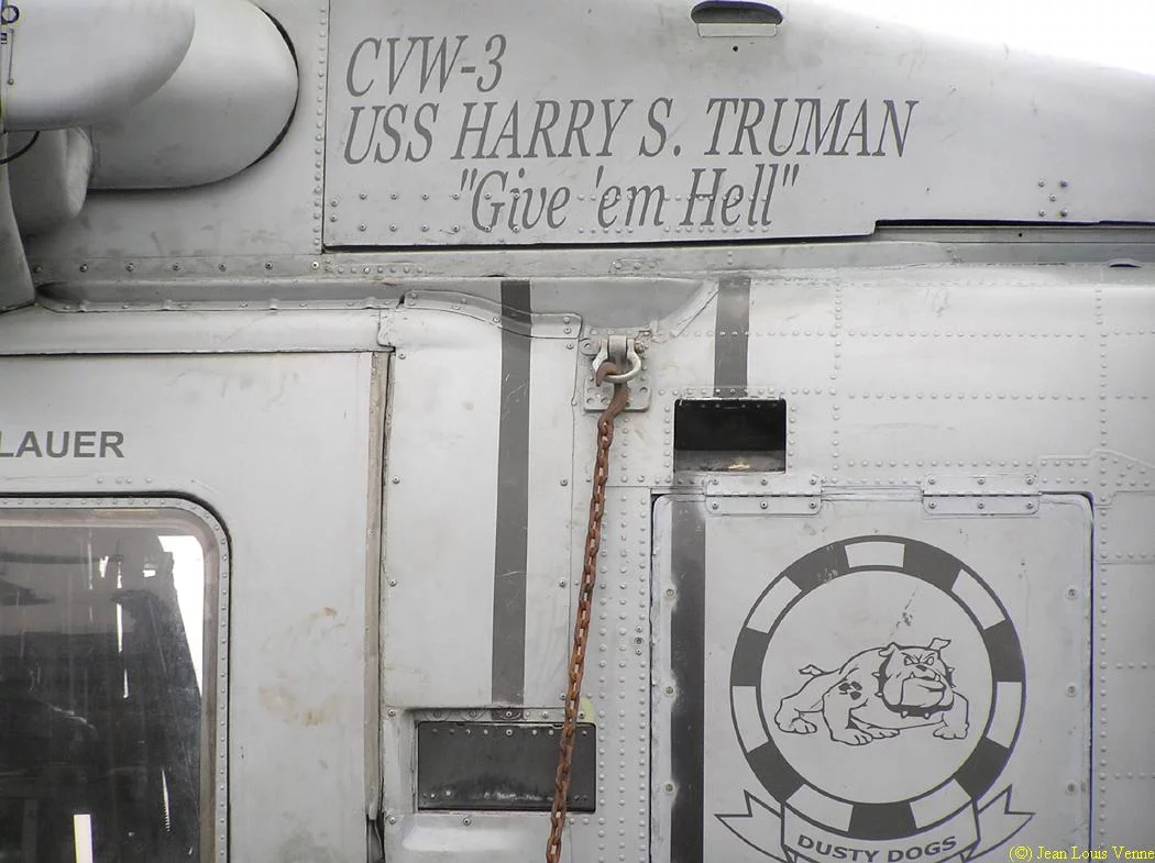 Le porte-avions USS Harry Truman