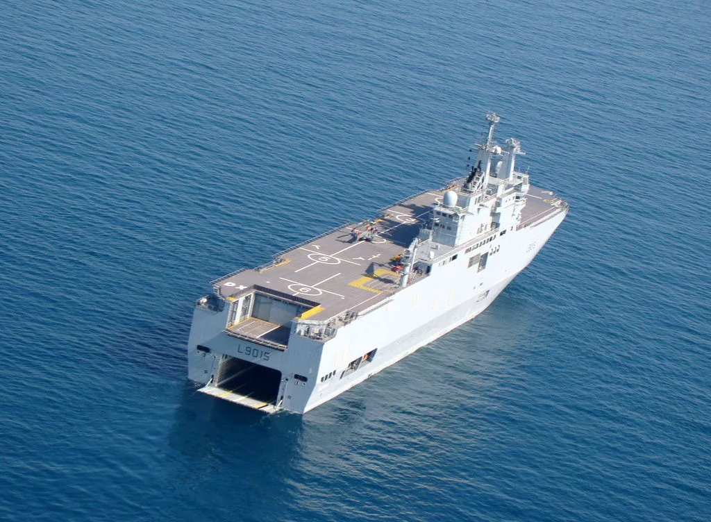 Le BPC Dixmude vu d’avion