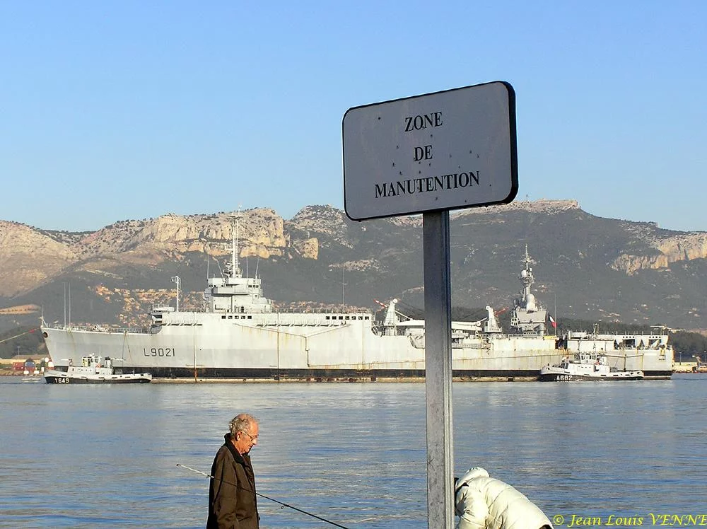 L'ex-Ouragan transféré dans le port de Bregaillon