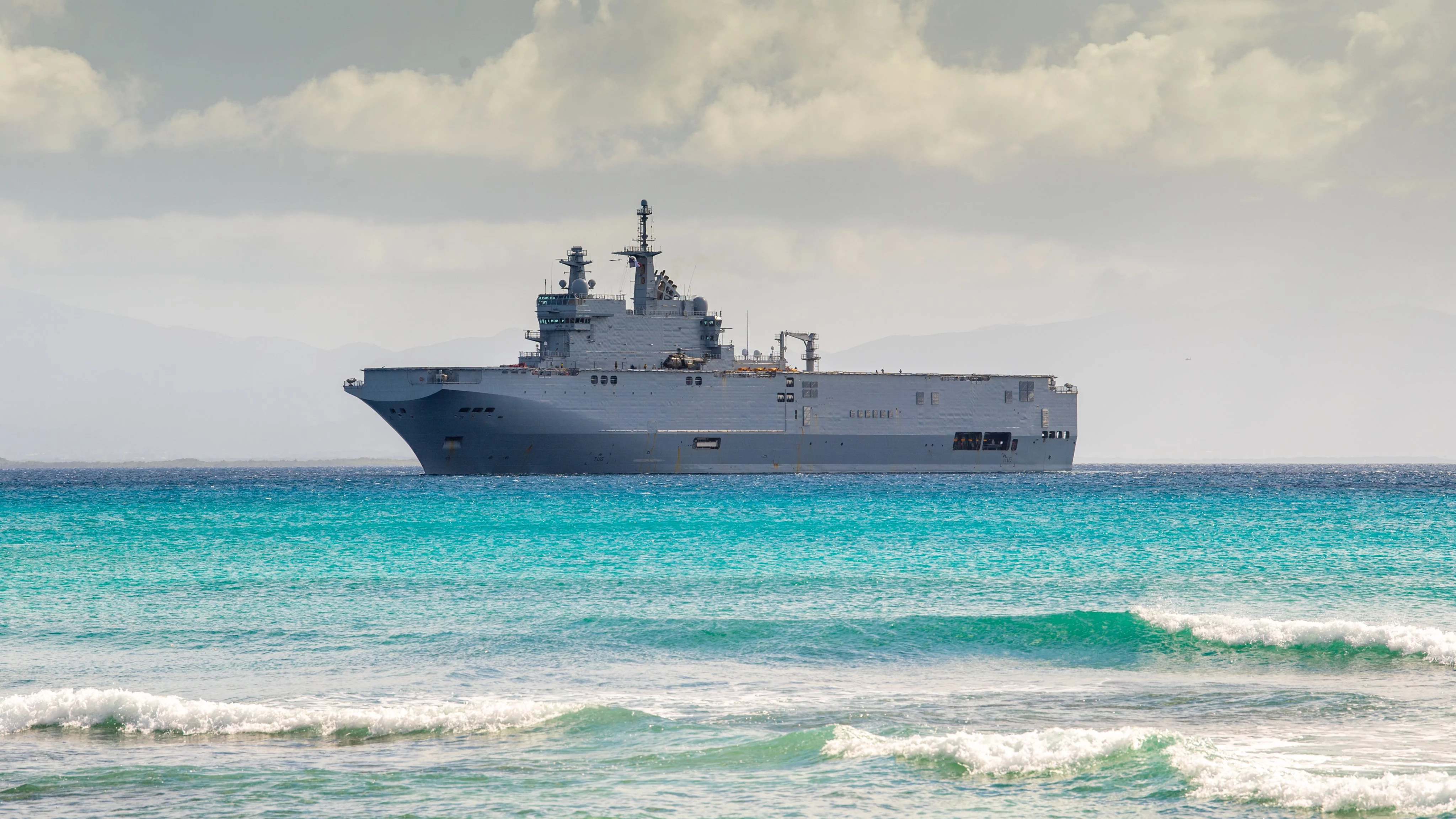 Le porte-hélicoptères amphibie (PHA) Mistral