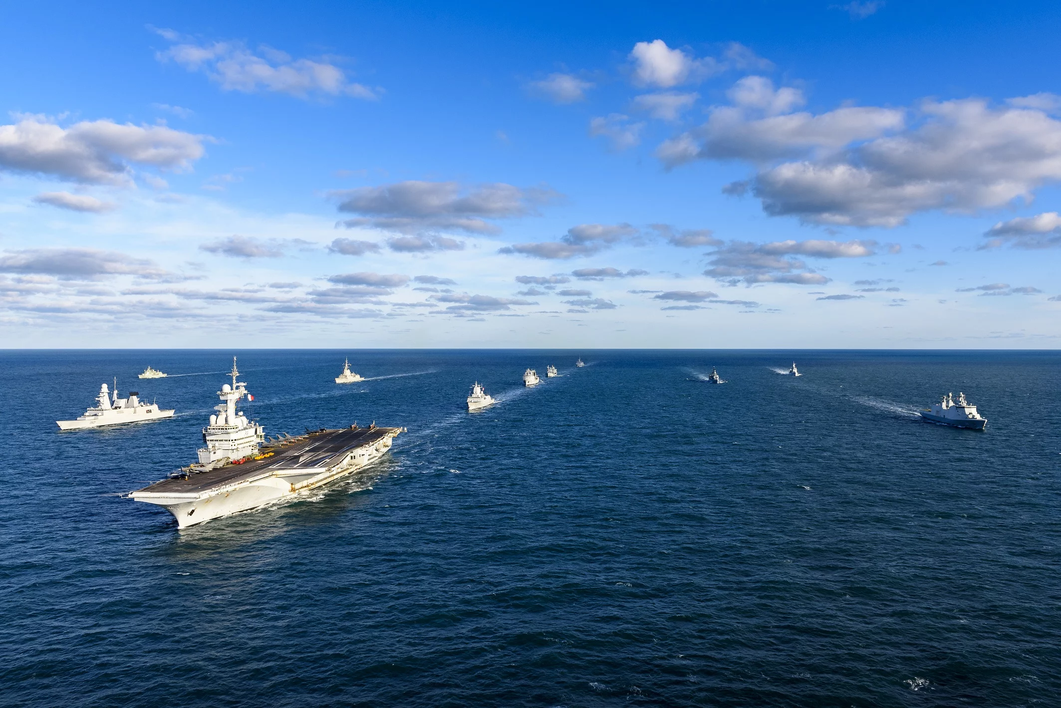 Le porte-avions Charles-de-Gaulle et le groupe SNMG 2 de l'OTAN