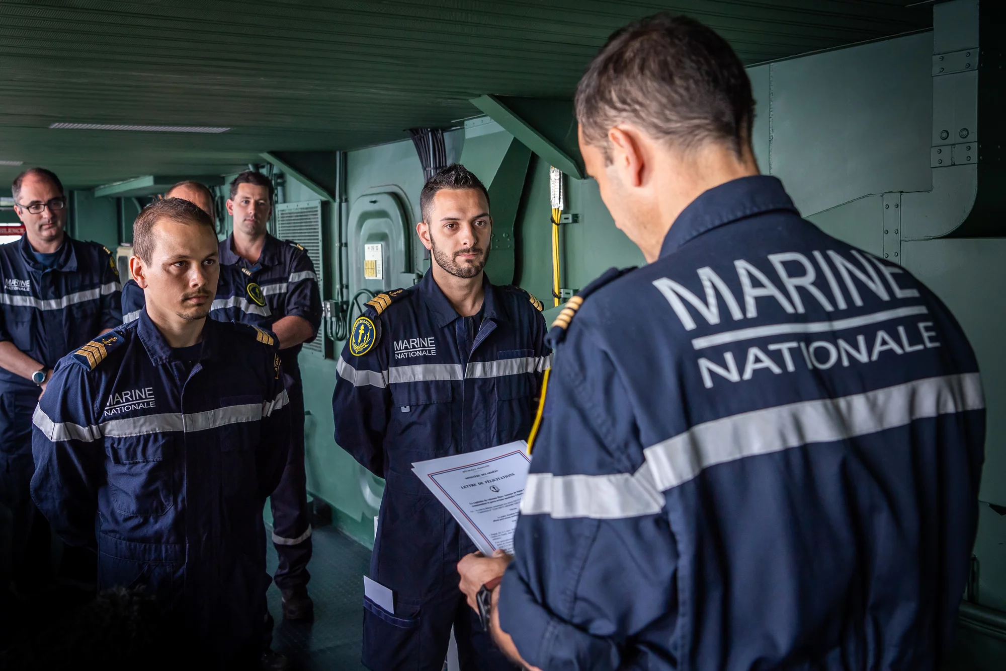 Deux marins du Charles de Gaulle félicités pour leur courage