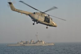 La frégate Primauguet et son hélicoptère