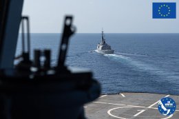 La frégate Guépratte, vue depuis le Mistral