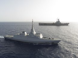 Le Charles de Gaulle et la frégate égyptienne El Fateh