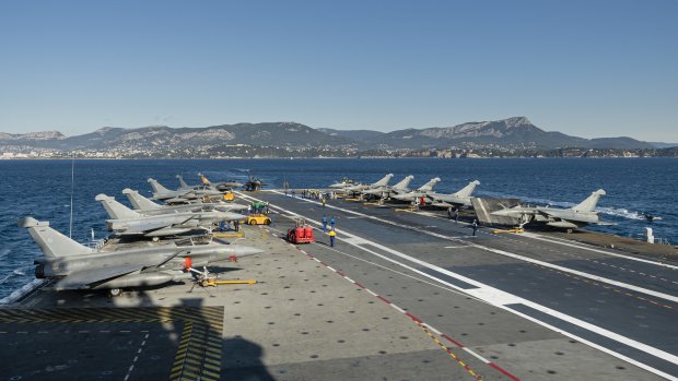 Sur le pont du Charles de Gaulle